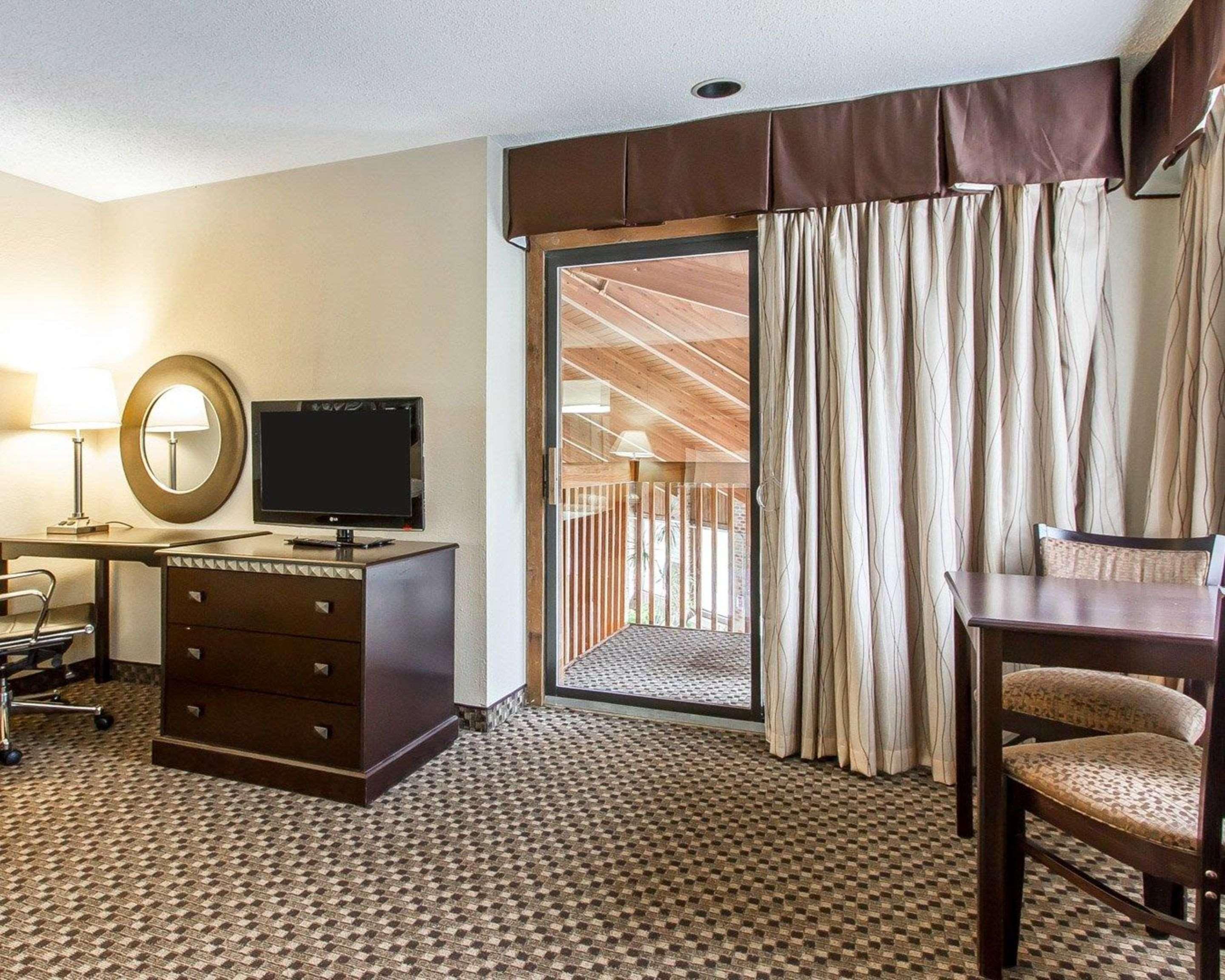 Quality Inn Macomb Near University Area Extérieur photo